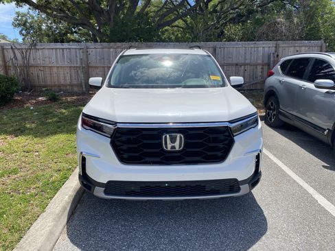 Used 2025 Honda Pilot Touring image 14