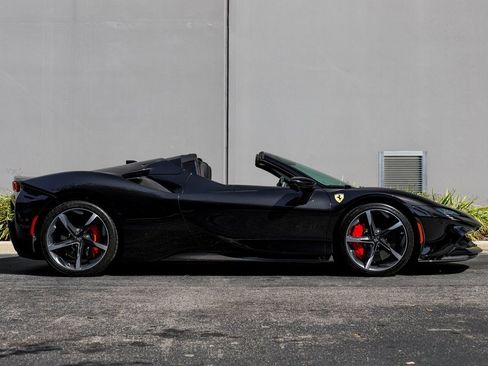 Used 2022 Ferrari SF90 Spider image 6