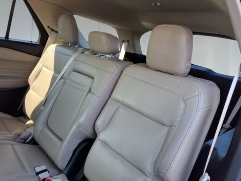 Used 2020 Ford Explorer XLT w/ Equipment Group 202A RWD image 11