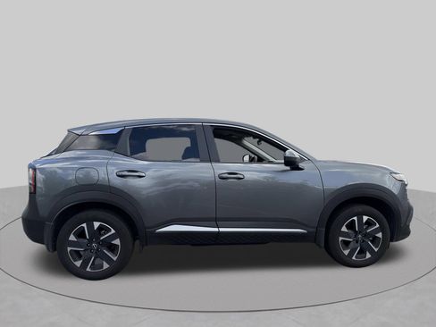 Used 2025 Nissan Kicks SV AWD/4WD image 6