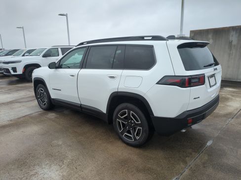 New 2026 Jeep Cherokee Laredo image 7