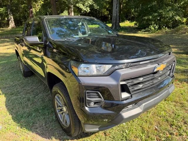 Used 2023 Chevrolet Colorado LT w/ LT Convenience Package II AWD/4WD image 4