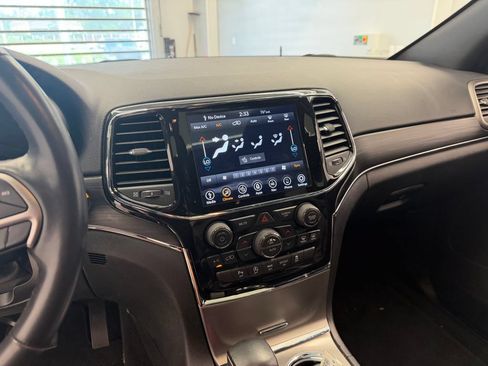 Certified 2022 Jeep Grand Cherokee Limited AWD/4WD image 30