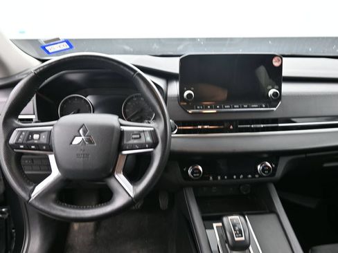 Used 2024 Mitsubishi Outlander SE AWD/4WD image 17