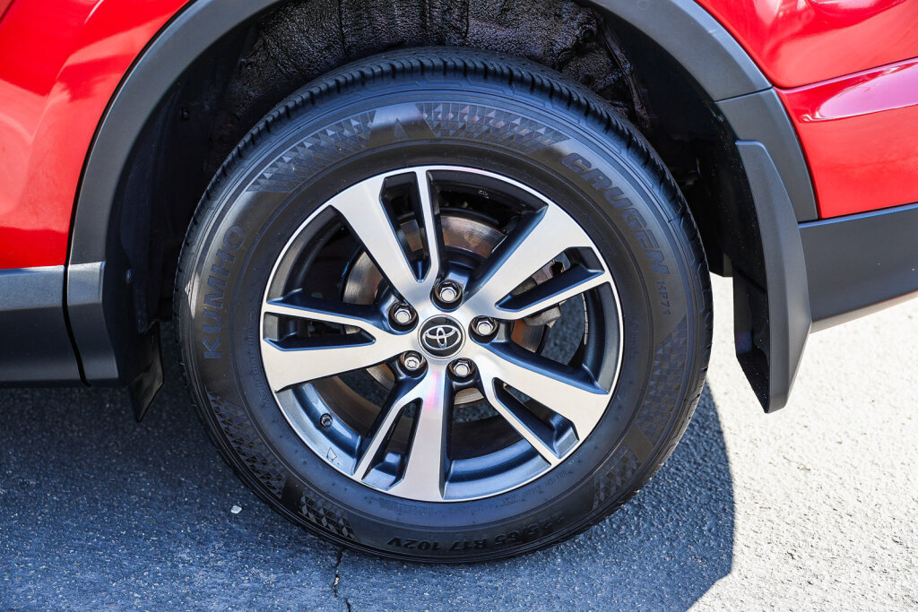 Used 2017 Toyota RAV4 XLE AWD/4WD image 28