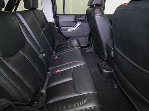 Used 2016 Jeep Wrangler Unlimited Sahara w/ Dual Top Group AWD/4WD image 21