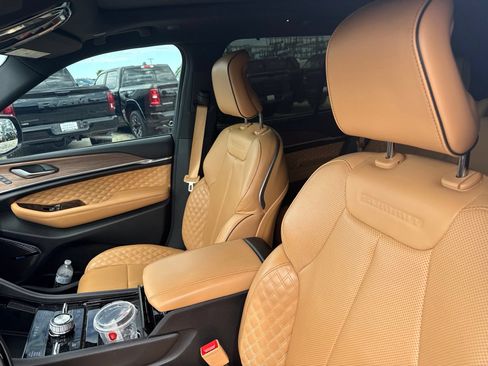 Used 2022 Jeep Grand Cherokee Summit w/ Advanced Protech Group IV AWD/4WD image 11