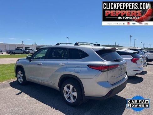 Used 2023 Toyota Highlander LE AWD/4WD image 5