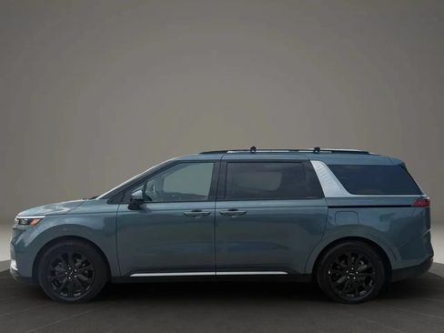 Used 2023 Kia Carnival SX Prestige FWD image 4