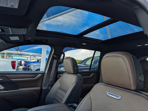 New 2026 GMC Acadia Denali Ultimate w/ LPO, Floor Liner Package AWD/4WD image 25