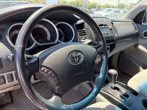 Used 2011 Toyota Tacoma 4x4 Double Cab w/ Convenience Pkg image 4