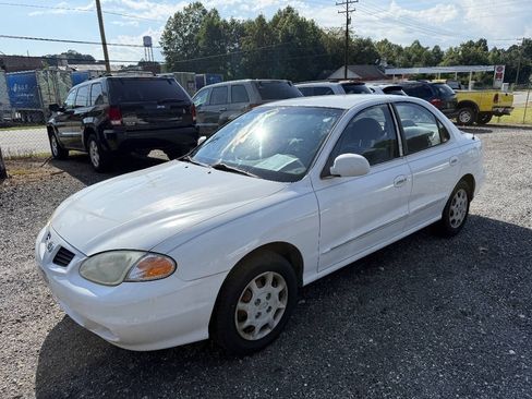 Used 2000 Hyundai Elantra GLS FWD image 3