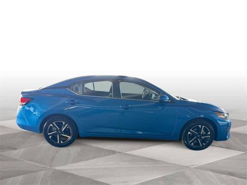 Used 2025 Nissan Sentra SV image 9