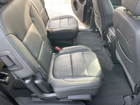 Used 2023 Chevrolet Traverse LT image 27