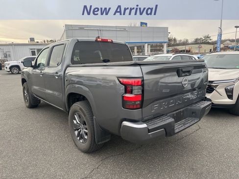 Used 2025 Nissan Frontier SV image 4