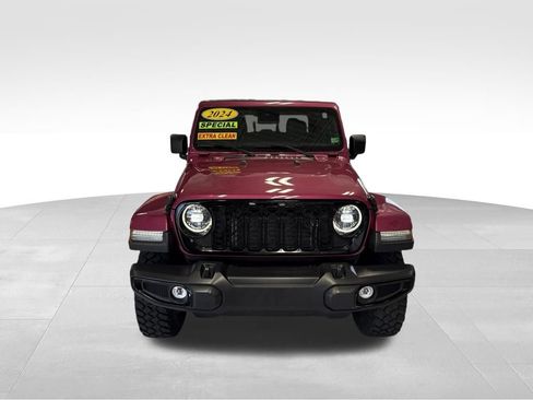 Used 2024 Jeep Gladiator Sport AWD/4WD image 9