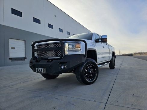 Used 2015 GMC Sierra 2500 Denali w/ Duramax Plus Package image 4