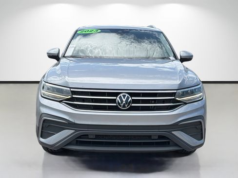 Used 2023 Volkswagen Tiguan SE w/ Panoramic Sunroof Package FWD image 8