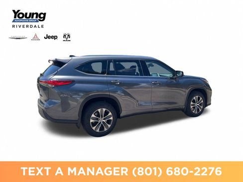 Used 2021 Toyota Highlander XLE AWD/4WD image 5