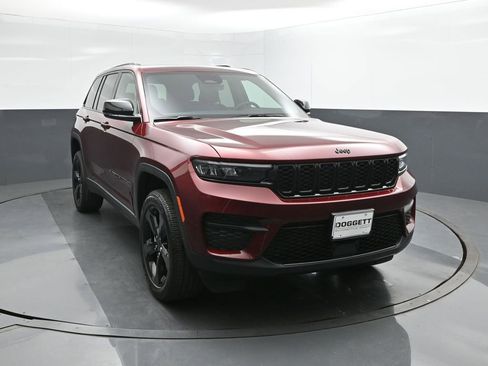 New 2025 Jeep Grand Cherokee Altitude image 22