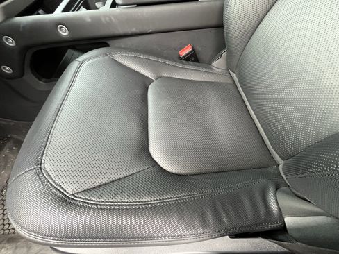 Certified 2024 Land Rover Defender 110 X-Dynamic SE image 18