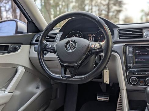 Used 2017 Volkswagen Passat 1.8T R-Line w/ R-Line Lighting Package image 15