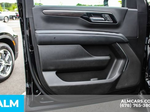 Used 2025 Chevrolet Suburban Z71 AWD/4WD image 38