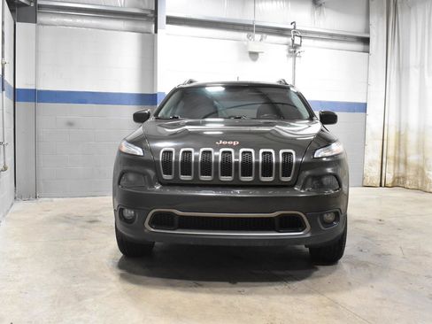 Used 2017 Jeep Cherokee Latitude AWD/4WD image 28