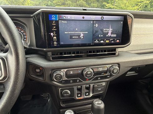 Used 2025 Jeep Wrangler Sport AWD/4WD image 30