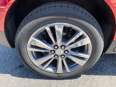 Used 2025 Cadillac XT5 Premium Luxury w/ Technology Package AWD/4WD image 12