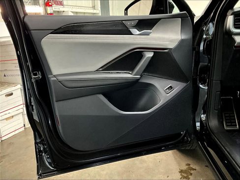 New 2026 Volkswagen Tiguan SE R-Line image 24