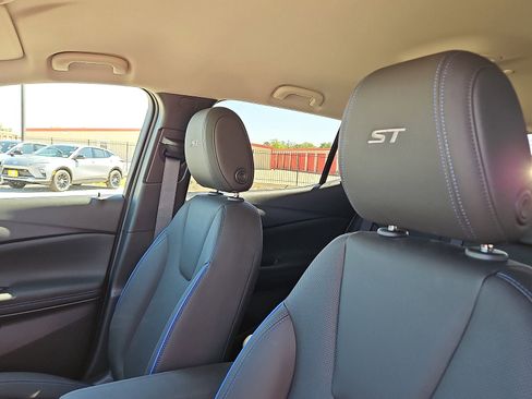 New 2026 Buick Encore GX Sport Touring image 11