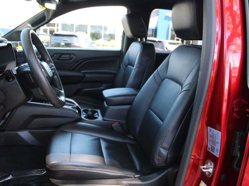 Used 2024 Chevrolet Colorado Trail Boss w/ Technology Package AWD/4WD image 9
