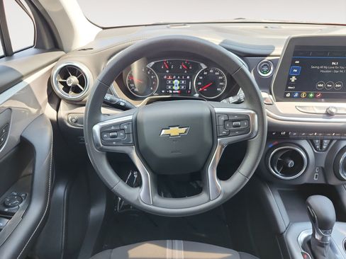 Used 2025 Chevrolet Blazer LT FWD image 17
