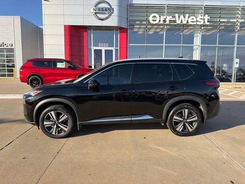 Used 2023 Nissan Rogue SL FWD image 2