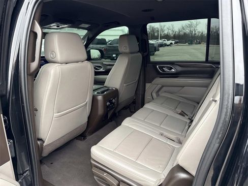 Used 2021 Chevrolet Suburban LT image 27