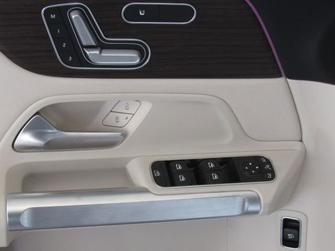 Used 2026 Mercedes-Benz GLB 250 4MATIC image 12