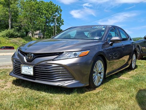 Used 2018 Toyota Camry XLE w/ Protection Package (Q2) FWD image 3