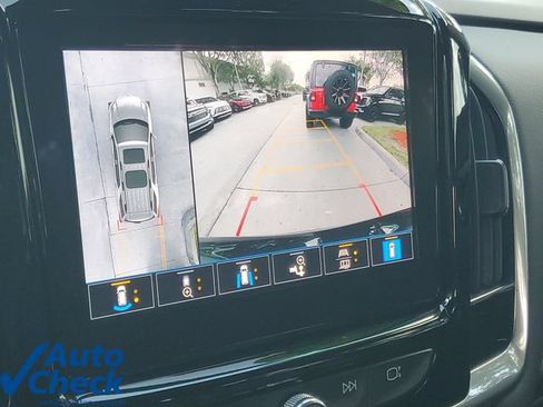 Used 2023 Chevrolet Traverse LT w/ Rear Camera Mirror Package FWD image 26