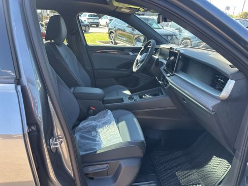 New 2026 Volkswagen Tiguan SE R-Line FWD image 21