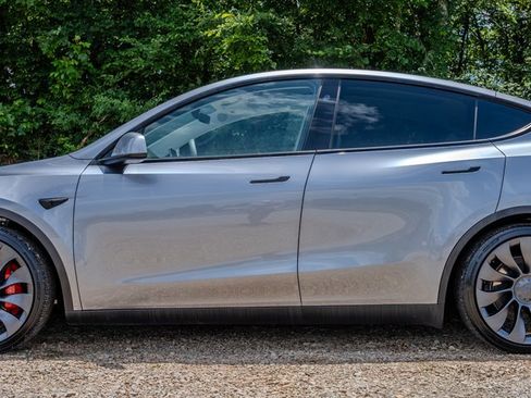 Used 2024 Tesla Model Y Performance AWD/4WD image 2