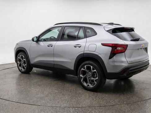 Used 2025 Chevrolet Trax LT image 6
