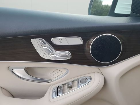 Used 2019 Mercedes-Benz GLC 300 image 27