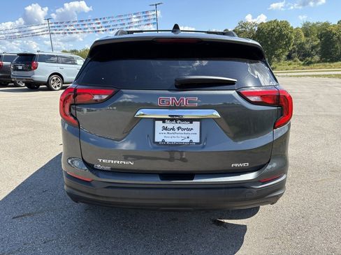 Used 2018 GMC Terrain SLE w/ Driver Convenience Package image 4