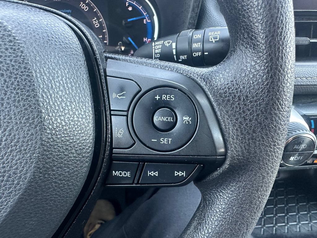 Used 2023 Toyota RAV4 XLE AWD/4WD image 21