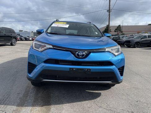 Used 2018 Toyota RAV4 LE AWD/4WD image 5