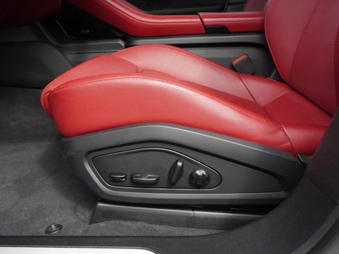 Used 2021 Porsche Taycan Turbo image 31