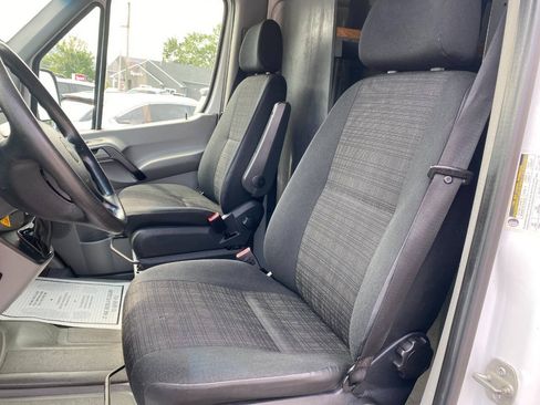 Used 2014 Freightliner Sprinter 2500 RWD image 13