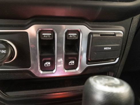 Used 2019 Jeep Wrangler Sport AWD/4WD image 23