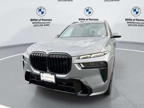 Used 2024 BMW X7 xDrive40i w/ M Sport Package AWD/4WD image 1